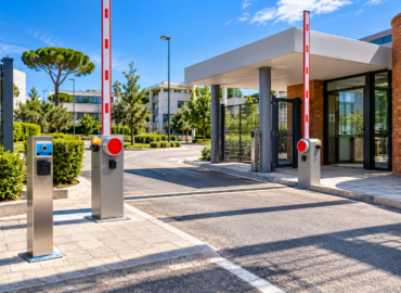 Sistema di controllo accessi veicolare con barriere automatiche a Napoli